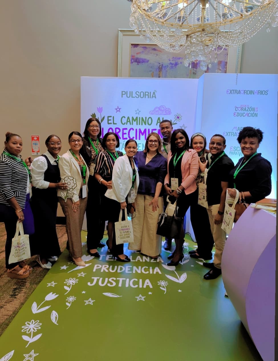 Colaboradores del IPL participan en el I Seminario Internacional de Educación del Carácter