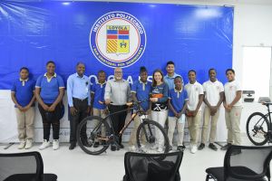 Loyola en alianza con Bici Centro entrega bicicletas a estudiantes de diferentes centros educativos de San Cristóbal