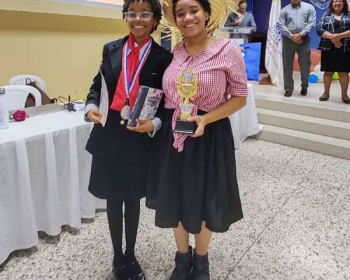 Estudiantes del IPL avanzan a la etapa nacional de la Olimpiada de FIHR