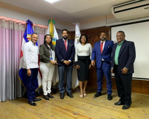 IEESL participa en panel de emprendimiento en Utesur