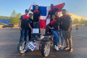 Estudiantes de Loyola triunfan en la NASA con innovador diseño de un rover