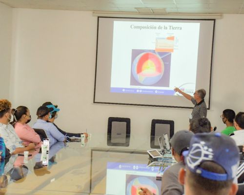 Sismológico Loyola capacita a estudiantes de UTECO 