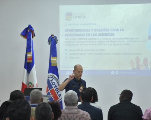 Loyola desarrolla conferencia “Oportunidades y desafíos para la democracia en las Américas”