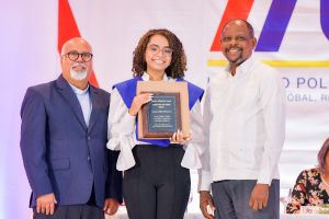 En su 70 aniversario Loyola gradúa 307 nuevos bachilleres técnicos