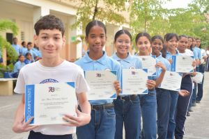 IPL entrega reconocimientos por el Día Nacional del Estudiante