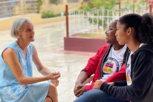 Estudiantes del IPL visitan Hogar de Ancianos en Baní