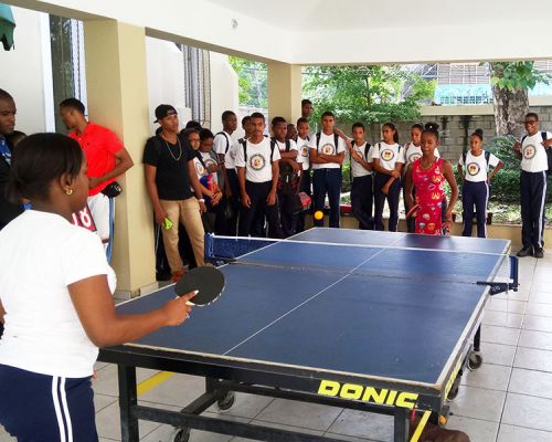 Competencia final de tenis de mesa